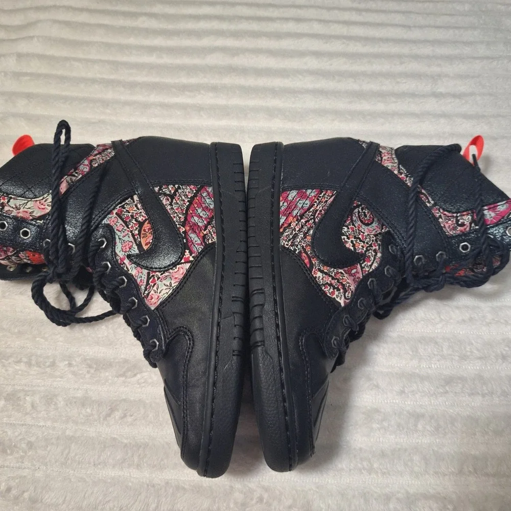 Nike Sky High Dunk Liberty Of London Sneaker Boot Womens 7.5 Red Bandana Blk